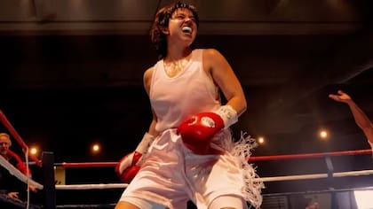 La estrella de Con todos menos contigo, Sydney Sweeney, está casi irreconocible caracterizada como la boxeadora Christy Martin