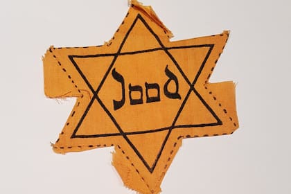 La estrella de David que Débora debió portar en su niñez