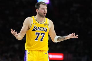 La estrella de los Lakers Luka Doncic podrá jugar en Detroit tras anularse su 16ta falta técnica