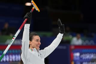 La estrella del curling Stefania Constantini acapara atención de los italianos