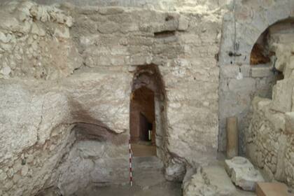 La estructura del lugar, sus pisos y los objetos hallados indican que se trató de una vivienda familiar, construida en el siglo I de nuestra era