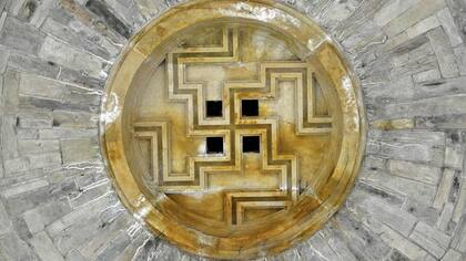 La esvástica en el techo