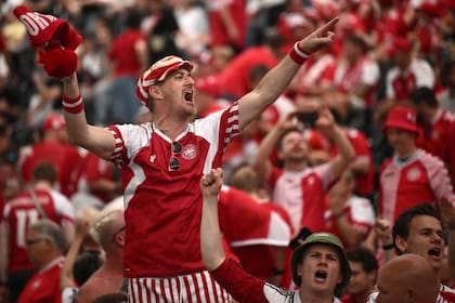 La euforia de los hinchas daneses para el encuentro ante Inglaterra