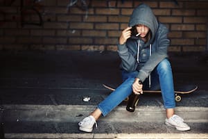 Estudios detectan señales cerebrales que explicarían la caída temprana en las adicciones