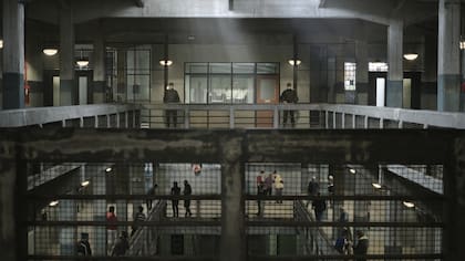 La ex Cárcel de Caseros, en Pichincha y Caseros, se utilizó como locación de El marginal, y de la serie Coppola