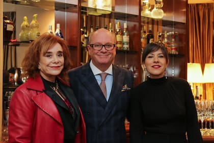 La ex diputada nacional María Cristina Guzmán y el empresario Martín Cabrales junto a la emprendedora y organizadora del evento, Carminne Dodero