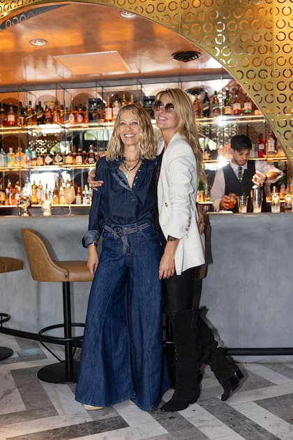 La ex modelo Sol Acuña, creadora de Rapsodia, junto a Andrea.