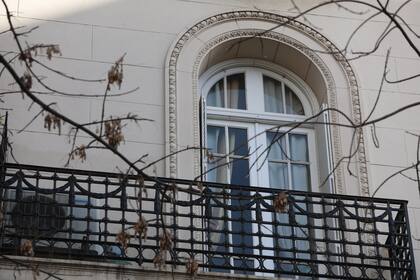 La ex presidenta Cristina Kirchner cumple prisión, tras ser declarada culpable de corrupción, en un edificio de San José 1111, en la ciudad de Buenos Aires