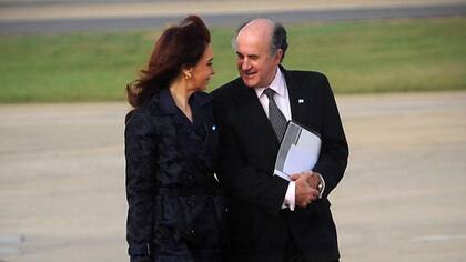 La ex presidenta, Cristina Kirchner, y Oscar Parrilli, ex director general de la Agencia Federal de Inteligencia