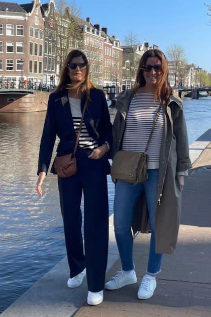 La ex primera dama y su sobrina por los canales de Ámsterdam.