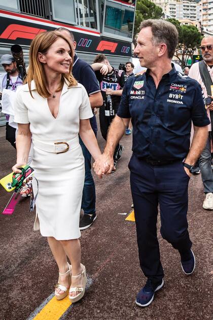 La ex Spice Girl Geri Halliwell llega con su marido, el ex piloto y dirigente de automovilismo británico Christian Horner.