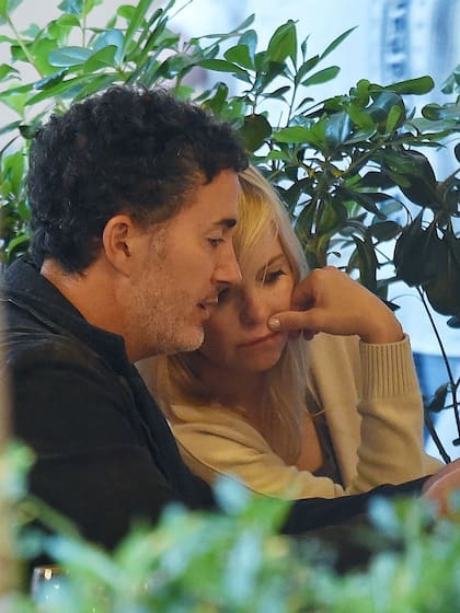 Anna Faris en una salida con su marido, Michael Barrett