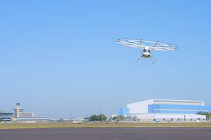 La exhibición del vehículo aéreo es un adelanto del futuro de la movilidad