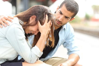 La exigencia de poner buena cara profundiza una cultura que prioriza la productividad sobre la salud mental