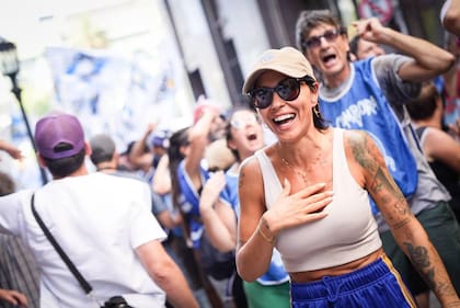 La exintendenta de Quilmes, Mayra Mendoza, participó de la marcha junto a La Cámpora