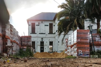 La existencia del misterioso pasadizo subterráneo que comunica la casa con la estación de tren de Villa Adelina, situada a menos de doscientos metros, es verdadera, afirman