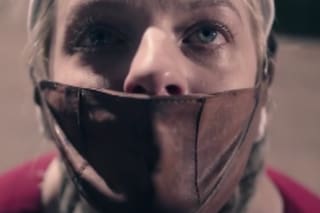 El horror de The Handmaid's Tale continúa y suma a su mundo a Marisa Tomei