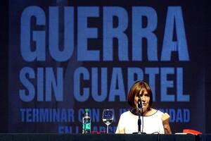 Solo en Off: sin casco, Bullrich se prepara para la “batalla de El Calafate”