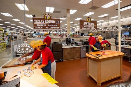 La expansión de Buc-ee’s en Florida refleja el crecimiento de las estaciones de servicio de gran formato, que combinan combustible, gastronomía y locales comerciales en un mismo espacio