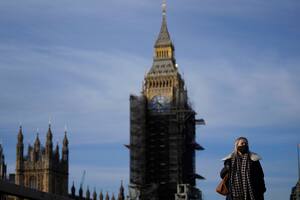 Ante la enorme suba de contagios por ómicron Londres elevó el alerta a nivel 4, en una escala de 5