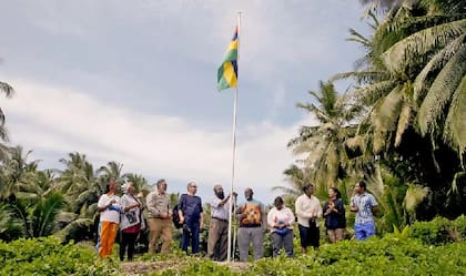 La expedición de febrero iza por primera vez en medio siglo la bandera de las Islas Mauricio y canta el himno nacional en el archipiélago Chagos