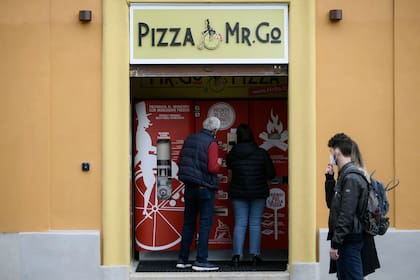 La expendedora permite elegir entre cuatro tipos de pizzas