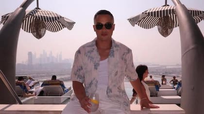 La experiencia de João Victor en el mercado del lujo incluye viajes a Mónaco, Dubái, Londres y Zúrich.