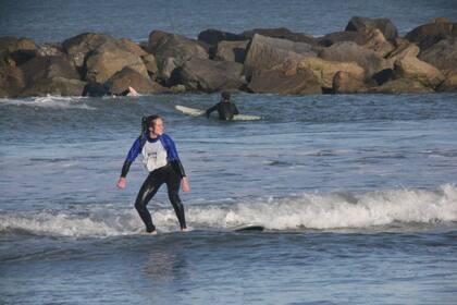 "La experiencia disparadora fue encontrarme haciendo un deporte acuático y comenzar a realizar travesías remando con SUP en el Canal de Beagle", dice Ana.