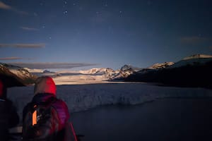 La impresionante experiencia de visitar el glaciar Perito Moreno en las noches de Luna llena