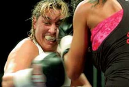 La experimentada Christy Martin durante una pelea en 2019