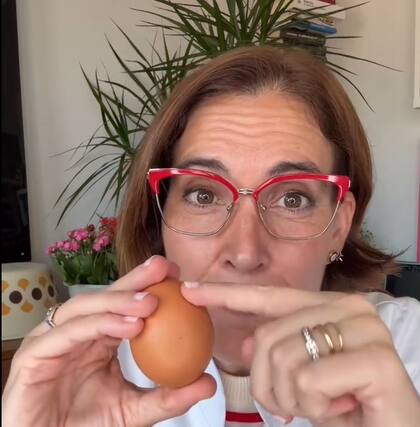 La experta explicó cómo funciona la biología del huevo (Captura: @boticariagarcia)