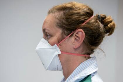 La explicación, dicen, están ligada a la adopción de medida no farmacológicas —como el uso obligatorio de mascarillas y la prohibición de reuniones multitudinarias— que las mujeres tendían más a implementar