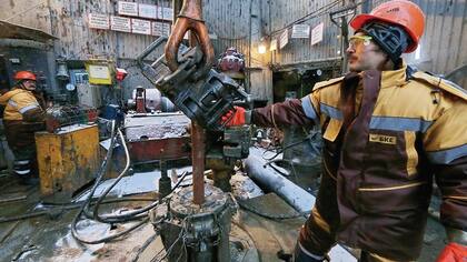 La exploración es una de las tareas en las que Rusia lleva retraso. En la foto, una
plataforma en la región de Khanty Mansiysk, en Siberia Occidental