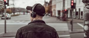 Qué dice la psicología de las personas que escuchan siempre las mismas canciones