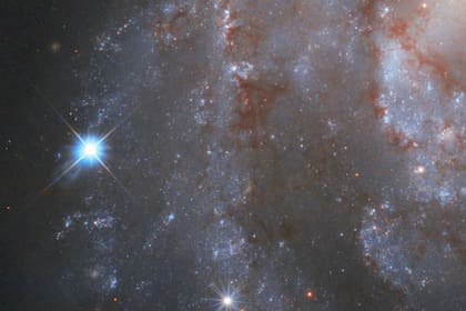 La explosión estelar desaparece en la galaxia espiral NGC 2525, ubicada a 70 millones de años luz de distancia. Fuente: ESA/HUBBLE IMAGES (Imagen ilustrativa)