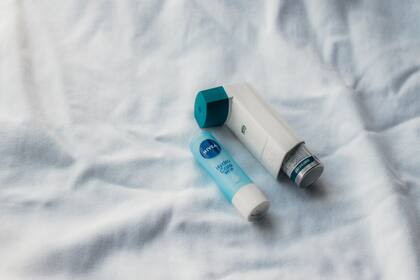 La exposición al dióxido de nitrógeno en los hogares se ha asociado con un asma más grave