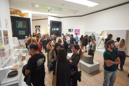 La exposición con piezas del Vitra Design Museum de Alemania y diseñadoras locales se puede visitar en las salas de La Boca, hasta el 29 de junio