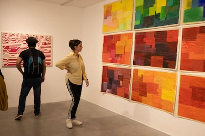 La exposición permite conocer trabajos realizados desde 2005 hasta la actualidad por ambas artistas. 
