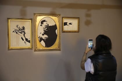 La exposición procura demostrar que Banksy "elevó la técnica del esténcil a un nuevo nivel"