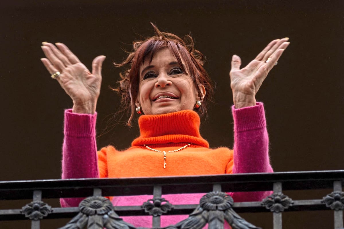 Christina Kirchner permanecerá internada em Otamendi devido a “íleo pós-operatório”.