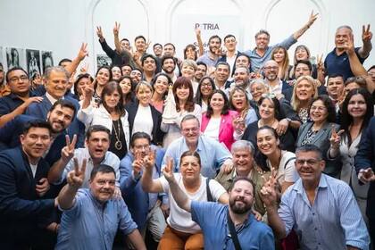 La expresidenta Cristina Fernández de Kirchner se reunió con dirigentes del Partido Justicialista de Corrientes.