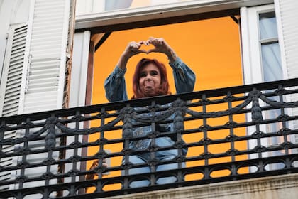 La expresidenta Cristina Kirchner está presa en su domicilio por el caso Vialidad