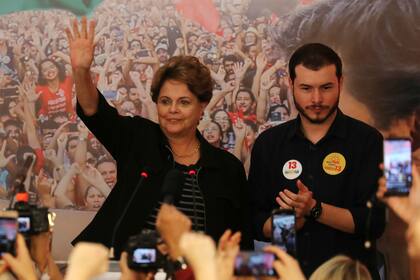 La expresidenta de Brasil Dilma Rousseff estuvo en el bunker junto a Haddad