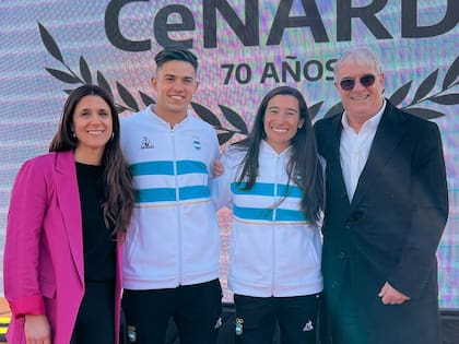 The former Secretary of Sports Inés Arrondo and the current president of the Argentine Olympic Committee, Mario Moccia, during the farewell of the athletes for the Santiago 2023 Pan American Games;  in the image, the standard bearers Marcos Moneta and Sabrina Ameghino