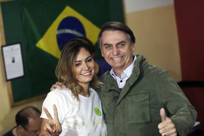 La exsecretaria parlamentaria rara vez aparece en público sin su marido, el reciente presidente electo de Brasil