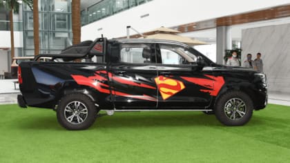 La extensión de la caja varía según la versión.