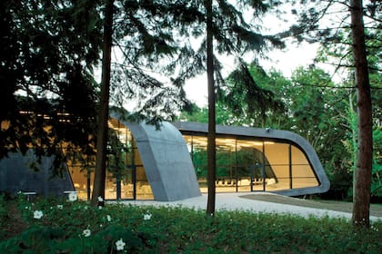 La extensión que Zaha Hadid creó para el Museo en 2005 es tan de avanzada como lo fuera en su momento la casa de Juhl.