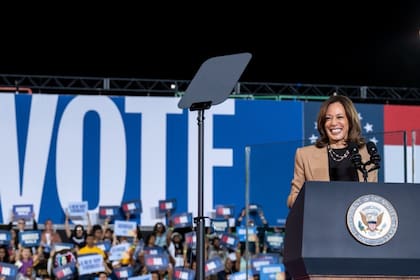 La exvicepresidenta domina entre afroamericanos y mujeres