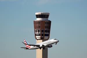 EE.UU. paralizó un aeropuerto clave de Texas por una alerta de seguridad: apuntan a drones de carteles mexicanos