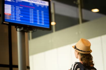 La FAA reducirá el flujo de vuelos en 40 aeropuertos por falta de personal y razones de seguridad